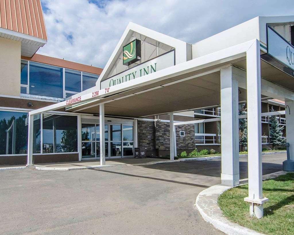 Hotel Ramada By Wyndham Whitecourt Exteriér fotografie