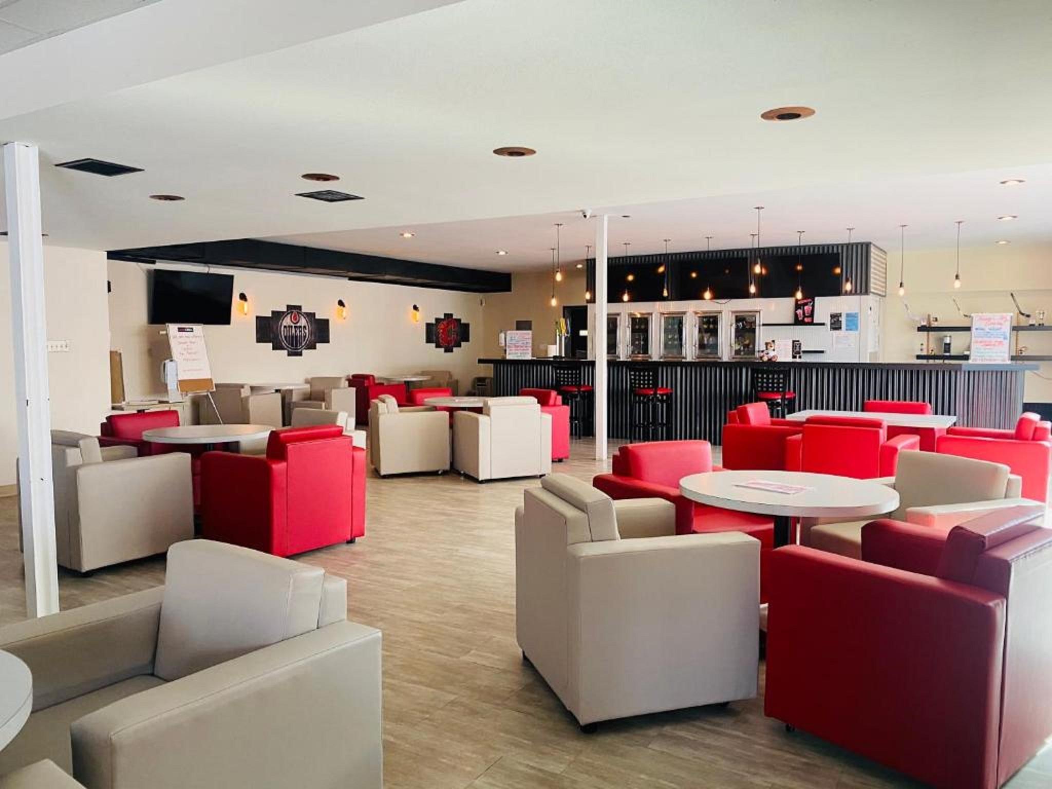 Hotel Ramada By Wyndham Whitecourt Exteriér fotografie