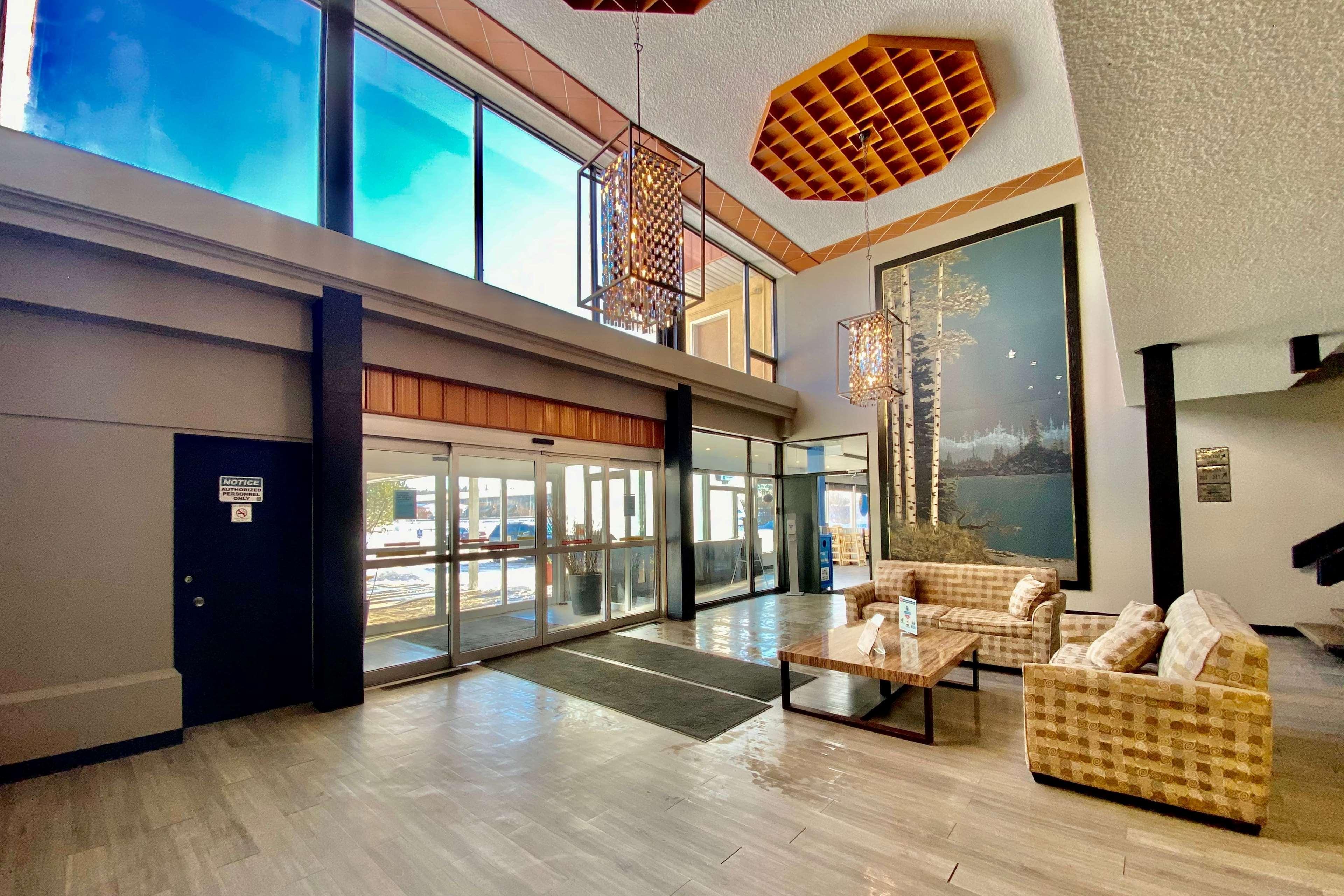 Hotel Ramada By Wyndham Whitecourt Exteriér fotografie