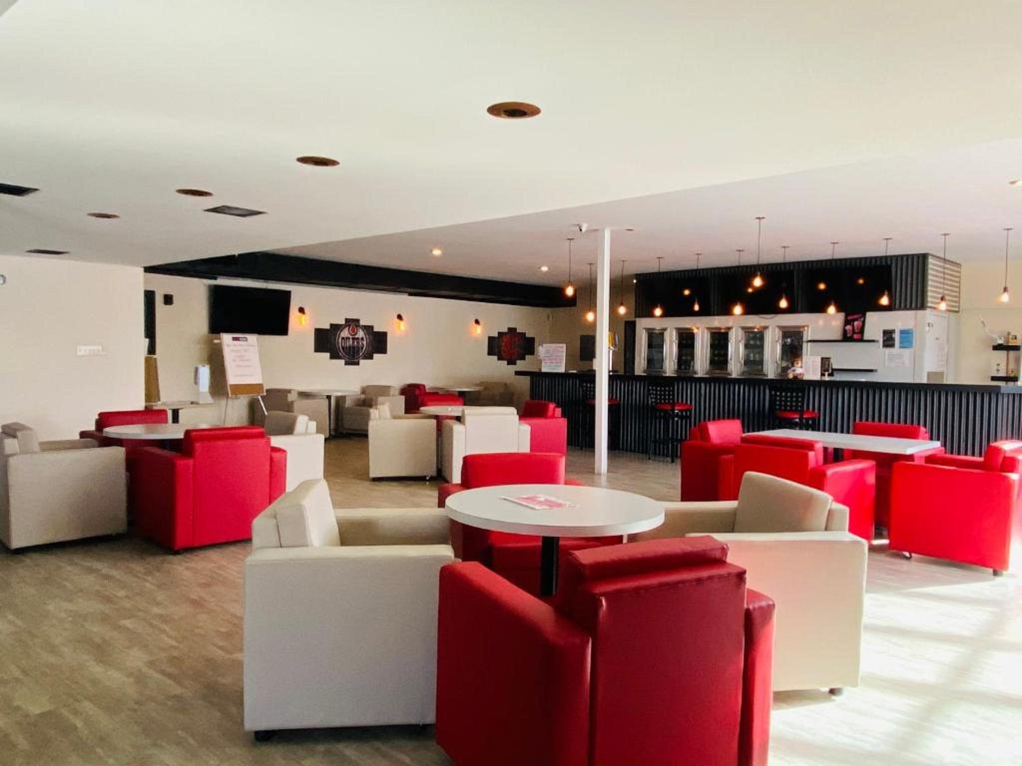 Hotel Ramada By Wyndham Whitecourt Exteriér fotografie
