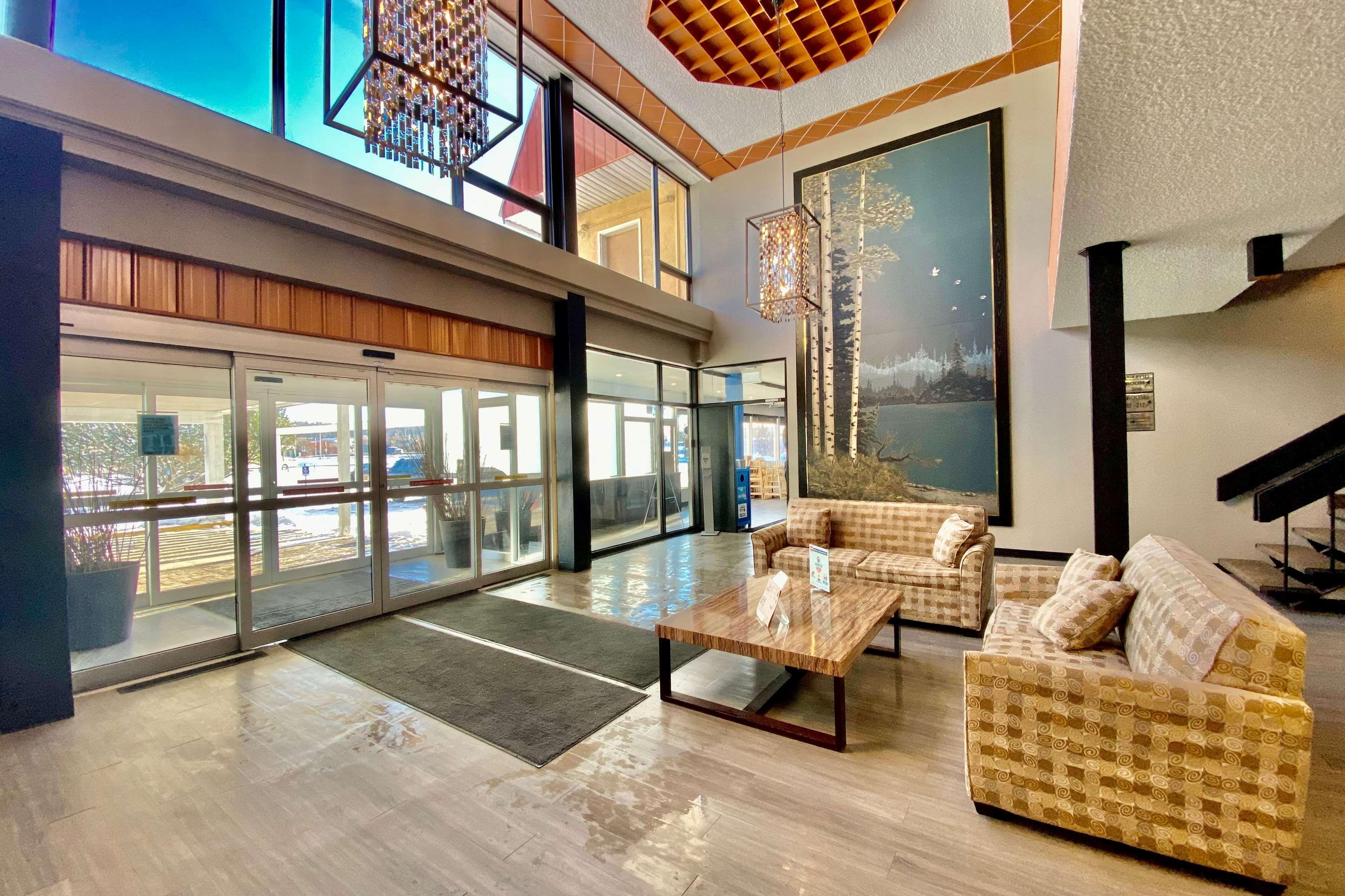 Hotel Ramada By Wyndham Whitecourt Exteriér fotografie