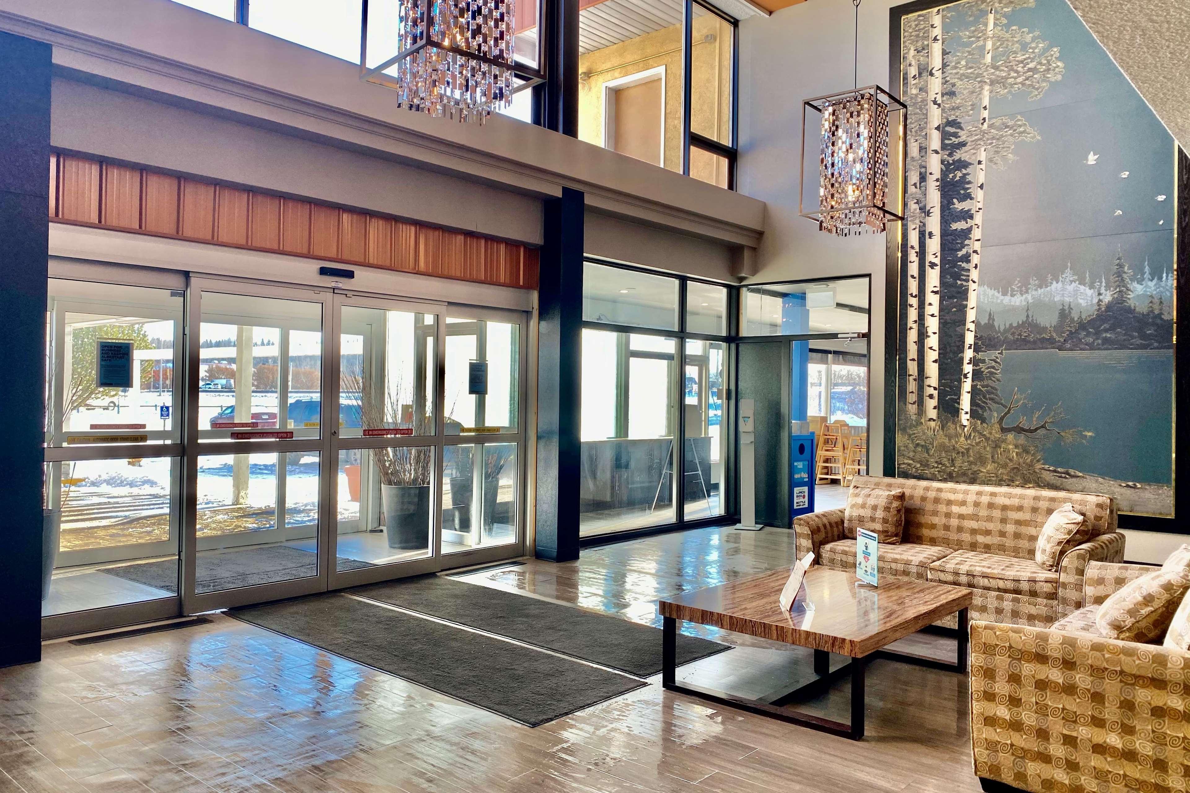 Hotel Ramada By Wyndham Whitecourt Exteriér fotografie